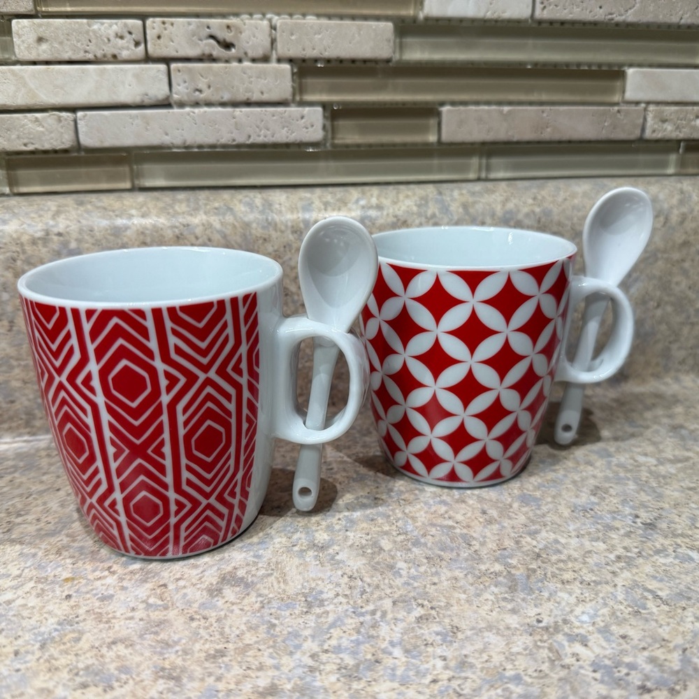 Soho Loft Red Geometric Pattern Mug Set with Spoons